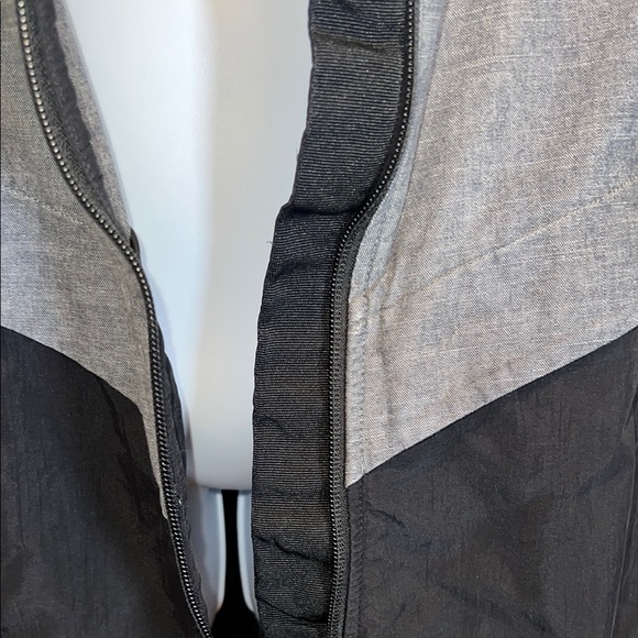 Nike Women’s Men’s Black and Gray Utility Jacket Weatherproof Performance SZ S - Picture 7 of 16